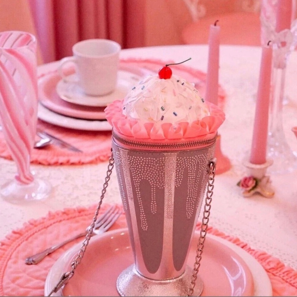π¨ π NWT Betsey Johnson Kitsch Shake It Up Silver Purse (in original plastic) - Picture 2 of 6